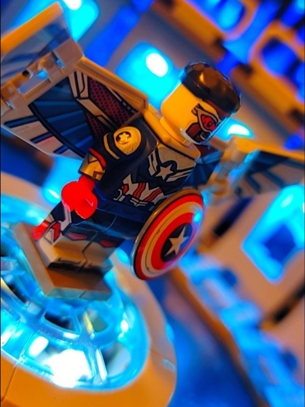 Falcon Minifigure Lego Compatible - Picture 8 of 9
